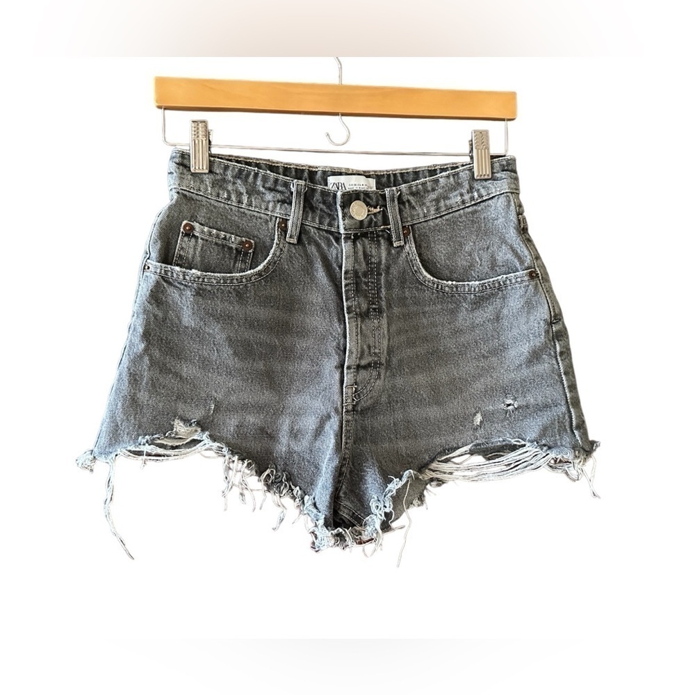 Zara Size 4 Distressed Denim Shorts